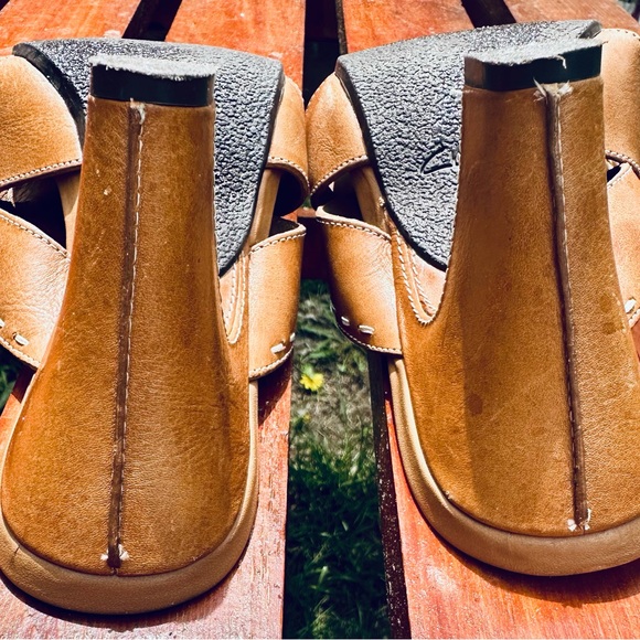 Clark’s Artisan Collection Bohemian Tan Sandals With Small Heel Women’s SZ 5.5 - Picture 7 of 9